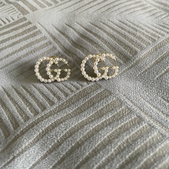 Zara Jewelry - Woman’s Pearl earrings gg